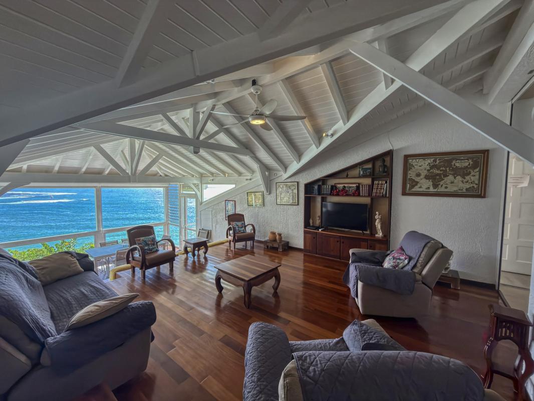 17.Location Villa piscine vue mer Ste Anne Guadeloupe_Salon vue mer